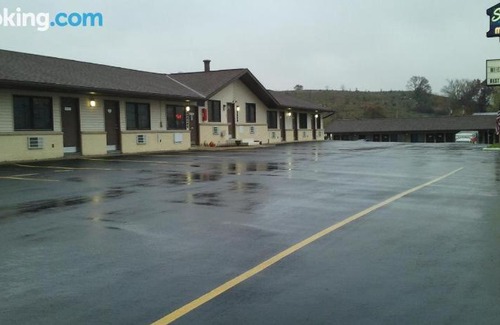 Sextonville Hotel | starlite motel