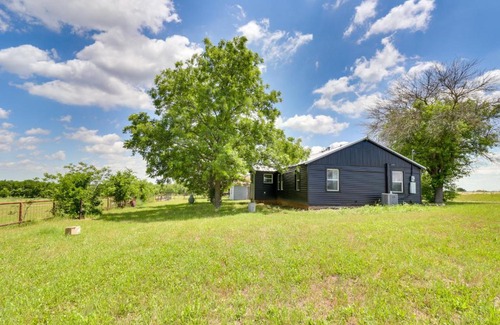 Lorena House | Starlite Ranch 2 Acres with Views about 18 Mi to Waco