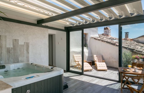 L'Isle-sur-la-Sorgue Apartment | Starry night, exceptional apartment