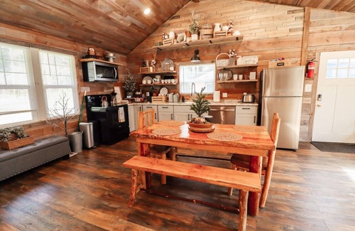 Raymond Cabin | Starry Night Cabin On The River