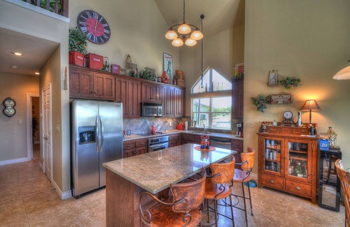 Kingsland House | Starry Nights on LBJ