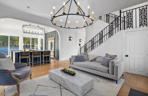Jacksonville House | Starry Oak Vineyard Retreat W Hot Tub