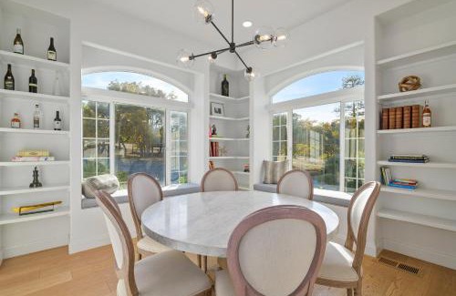 Jacksonville House | Starry Oak Vineyard Retreat W Hot Tub
