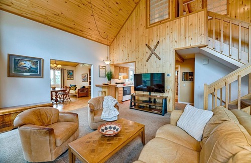 San Juan River Village House | Starry Pines: Cozy 3-Story Retreat w/Hot Tub, Fireplace, Forest Views. Large Deck for Stargazing!