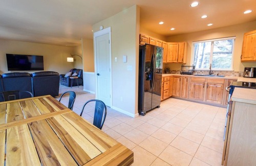 Roslyn Ridge Cabin | Starry Pines · Family & Pet Friendly Cabin Retreat w/3 Decks!