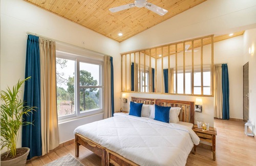 Nahan Hotel | Stars and Windsongs