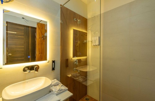 Nahan Hotel | Stars and Windsongs