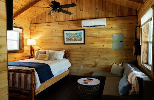 Rogers House | "Stars Hollow" Cozy Mini-Cabin in Muir Valley -RRG