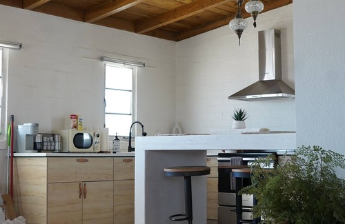 Wonder Valley House | Star’s Hollow: Peace, Stars & 15min to Joshua Tree National Park Entrance
