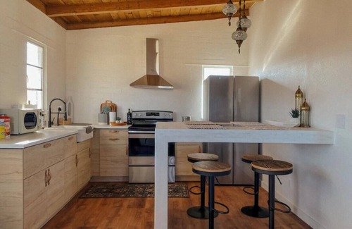 Wonder Valley House | Star’s Hollow: Peace, Stars & 15min to Joshua Tree National Park Entrance