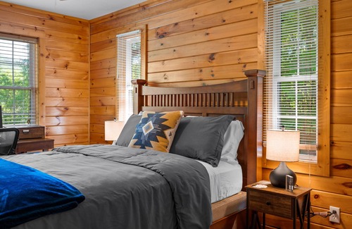 Stecoah Cabin | Stars Over Stecoah 3Bd/3Ba Cabin w/ Hot Tub & Sauna