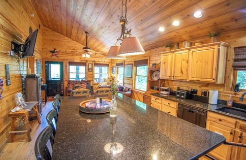 Millers Creek Cabin | Stars, Stripes, & Serenity - Blue Ridge Parkway Cabin - Hot Tub - Fire Pit - Hiking