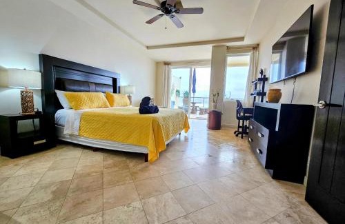 Rosarito House | Stars stunning oceanfront condo