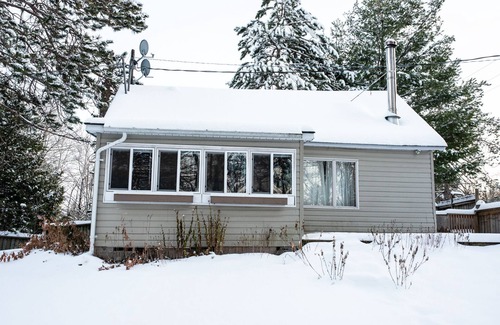 North Frontenac Ski Chalet | Starsview Cottage - Myers Cave Resort