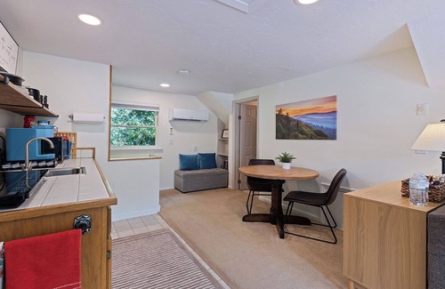 Maggie Valley Apartment | Starswept Studio- Walk to Brewery or Breakfast, Close to GSMNP and the BRP.