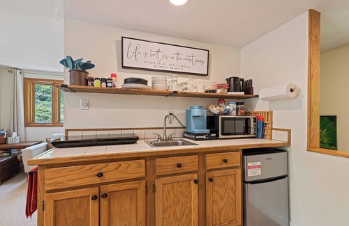 Maggie Valley Apartment | Starswept Studio- Walk to Brewery or Breakfast, Close to GSMNP and the BRP.
