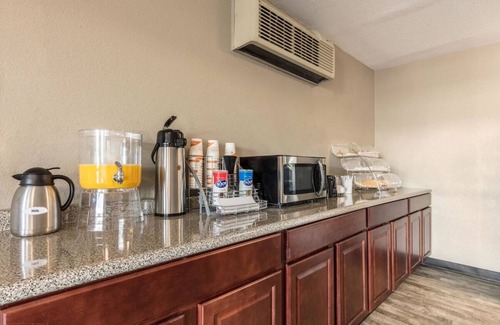 West Memphis Hotel | Start Your Day Right: Cozy Room with Free Breakfast Near Mud Island River Park