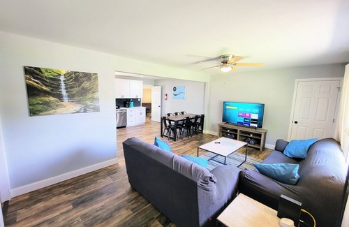 Ottawa House | Starved Rock Retreat! Game room, King Bed, Pet Friendly!
