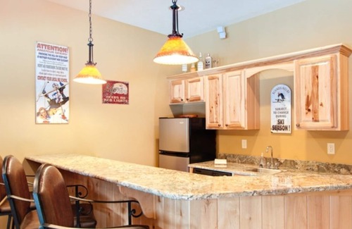 Blue River House | Starwood.mountain View! Hot Tub! Game Room! Quiet, Convenient, Colorado.