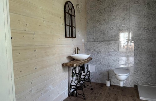 Czosnow Cabin | Stary dom w puszczy