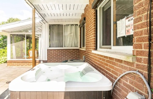 Gravenhurst House | Statb& Fish at European Style Cottage on the Sandy Lake of Gull