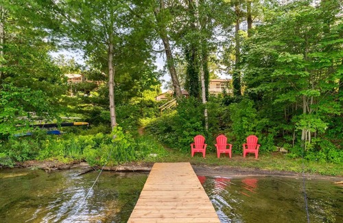 Gravenhurst House | Statb& Fish at European Style Cottage on the Sandy Lake of Gull