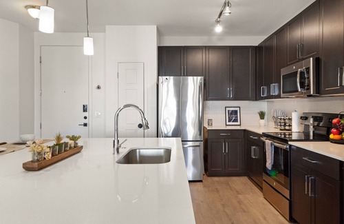 Desert View Village Condo | State Fair⟫Hot Tub⟫Coffee Bar ⟫Games ⟫Dining⟫Golf!