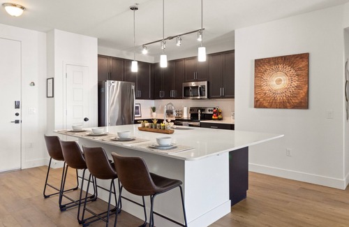 Desert View Village Condo | State Fair⟫Hot Tub⟫Coffee Bar ⟫Games ⟫Dining⟫Golf!