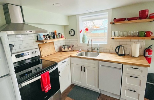 Pullman House | State Street Cottage, 1 BR Apt