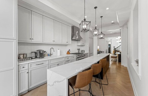Bloomingdale House | Stately DC Rowhome | Spacious 7BR/4.5BA US Capitol