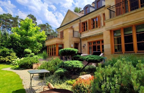 Lesznowola Villa | Stately Home 25 mins to central Warsaw