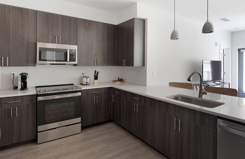 Crestwood South Apartment | Station 2BD 2 - Two Bedroom Apartment, Sleeps 4