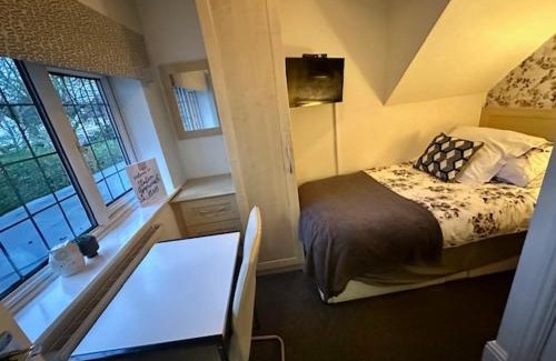 Solihull Bed & Breakfast | Station Approach Solihull Cabin Stays