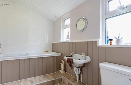 Crediton House | Station Bungalow - An Enthusiasts Retreat