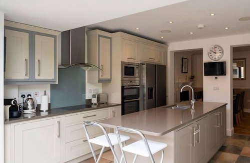 Marlow House | Station House - 4 Bedrooms - Great Location