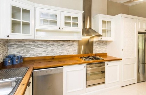 Mount Helena House | Station House - Charming Country Home