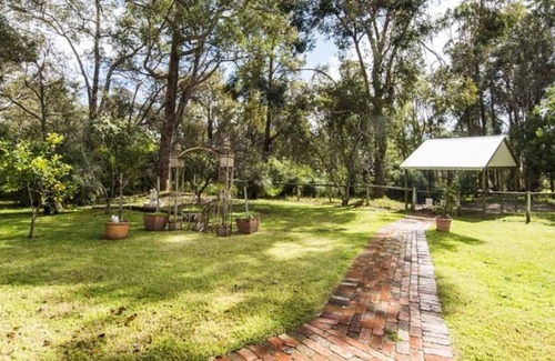 Mount Helena House | Station House - Charming Country Home