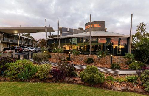 Parkes Hotel | Station Motel