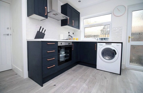 Mountain Ash House | Station Terrace by Tŷ SA - 3 Bed in Mountain Ash