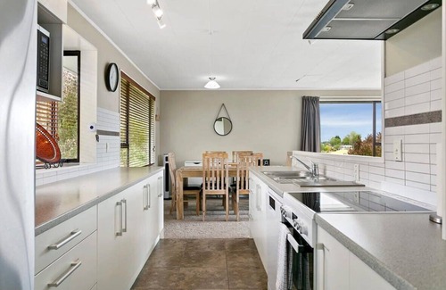 Richmond Heights House | Stay 3 nights pay for 2 *Ts & Cs apply
