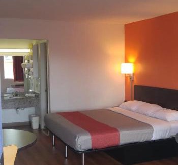 Fredericksburg Hotel | Stay 4 Less
