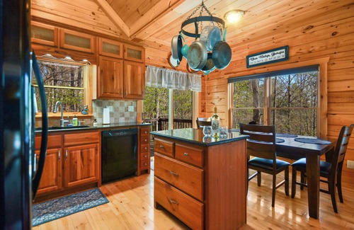Ridges Over the Lake Cabin | Stay 4 Nights, Get the 5th Night FREE in July and August!