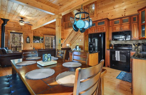 Ridges Over the Lake Cabin | Stay 4 Nights, Get the 5th Night FREE in July and August!