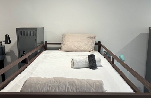 Pulaski Park Hotel | Stay 424 Hostel