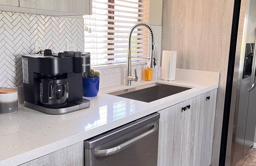 Palm Desert Condo | Stay a weekend, the week or all Season long. 2 Bed/2Bath Condo With a Garage