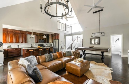 Edgewood House | Stay A'Wylie by Minty Living