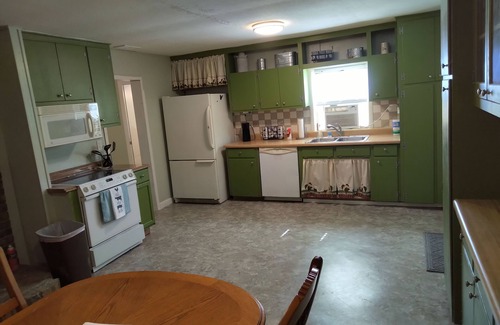 Johnson County House | Stay and play, home on private lake and acreage