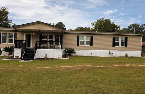 Valley Grande House | Stay at a 4-bedroom Unique Historic Landmark just outside of the city of Selma.n