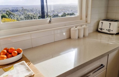 Turvey Park House | Stay at Beauty Point Wagga 5bdr 2bth magical views