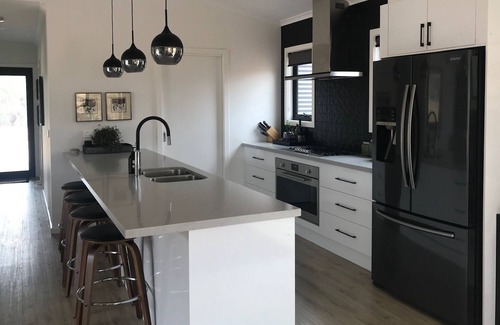 Newham House | Stay at Hanging Rock. Walk to Elton John concerts.